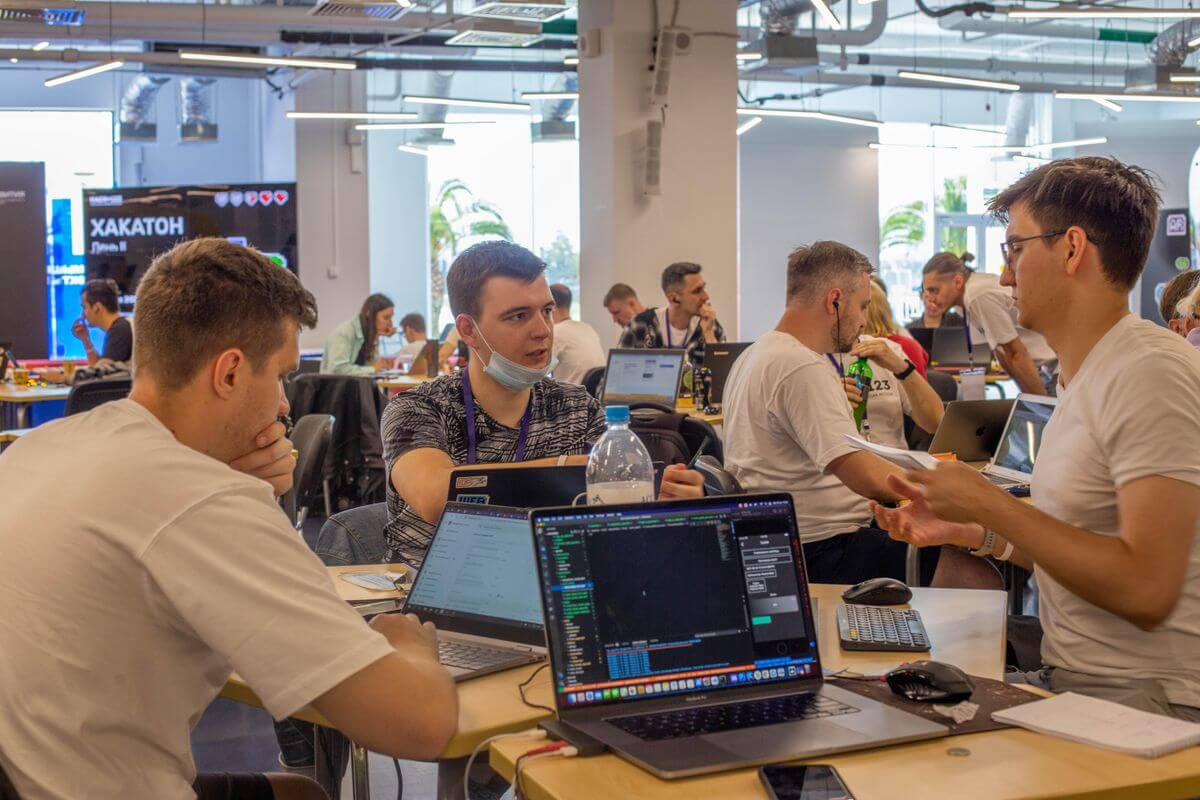 В Сириусе прошел один из первых очных хакатонов Hakc123