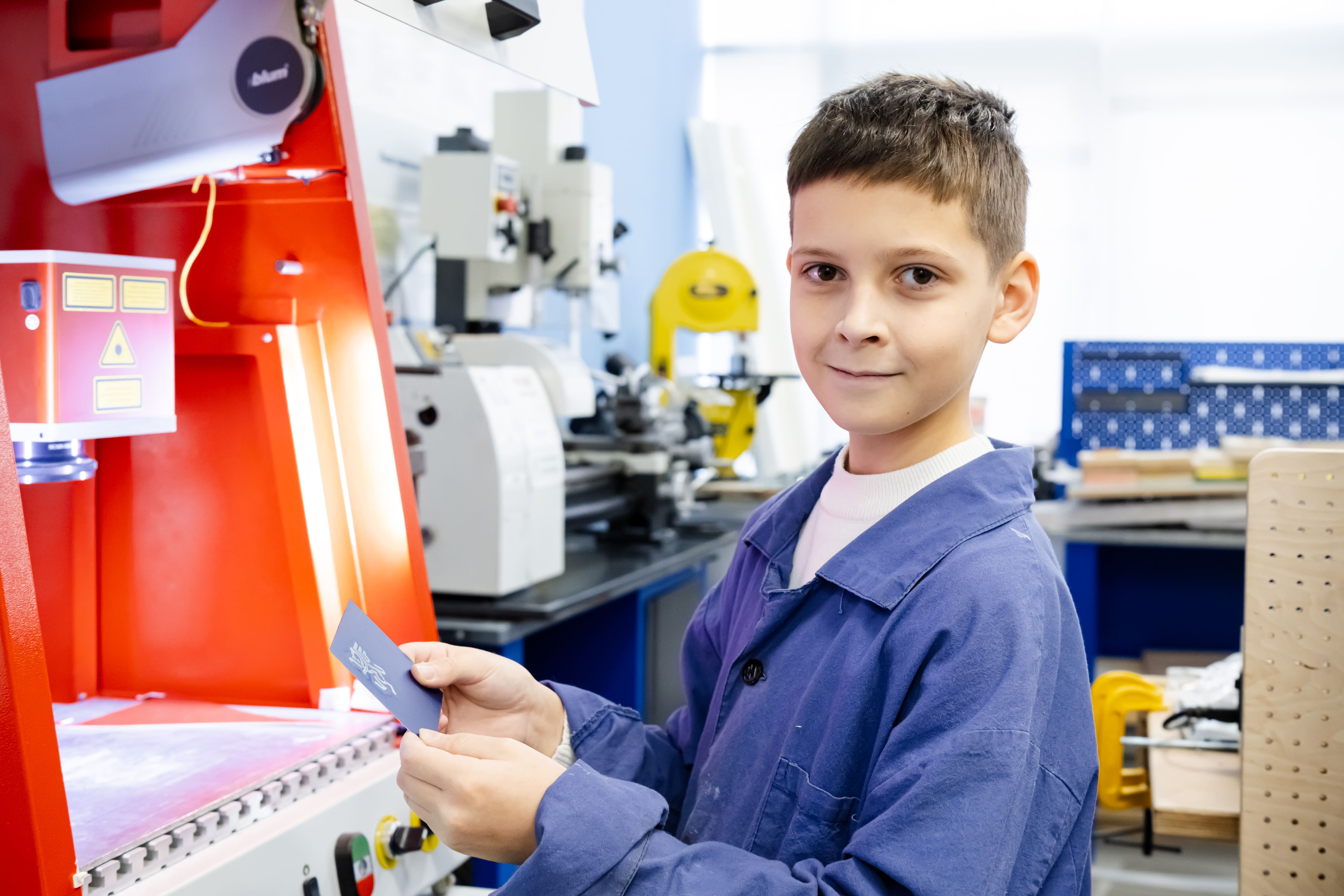 Школьники Сириуса осваивают лазерные технологии на уникальном оборудовании