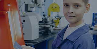 Школьники Сириуса осваивают лазерные технологии на уникальном оборудовании